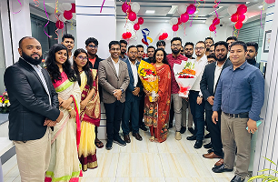 Team celebration at the Popular office